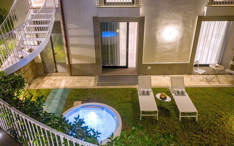 Suite Plumbago: Landscaping, Binnenplaats, Backyard, Zwembad, Eco Hotel, Kamerplant