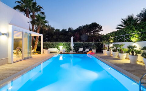 Villa Rossini: Zwembad, Toevlucht, Eco Hotel, Hotel, Buitenmeubels, Kamerplant, Villa, Bloempot, Ligstoel