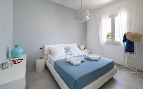 Villa Rossini: Meubilair, Interieur Ontwerp, Slaapkamer, Bed, Verdieping, Flooring, Textiel, Huis, Kamer, Bedding