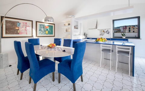 The Ivy Villa: Meubilair, Blauw, Interieur Ontwerp, Flooring, Stoel, Tafel, Verdieping, Plafond, Keuken En Eettafel, Eetkamer