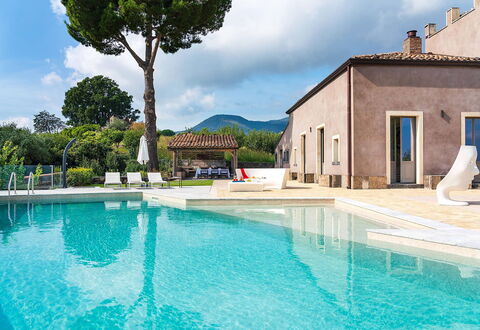 Villa Magical Tower: Zwembad, Landgoed, Toevlucht, Thermae, Waterpartij, Hacienda, Landscaping, Villa, Binnenplaats, Reflecting Pool