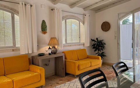 Trulli Maria: Meubilair, Interieur Ontwerp, Bankstel, Muur, Flooring, Hout, Verdieping, Kamer, Woonkamer, Huis