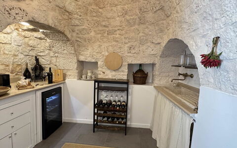 Trulli Maria: Interieur Ontwerp, Meubilair, Stellingen, Keuken, Plank, Toestel Van De Keuken, Countertop, Natuurlijk Materiaal, Cabinetry, Lichte Inrichting