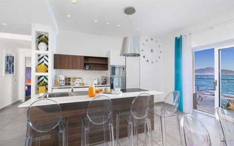 Villa Marina Grande: Meubilair, Interieur Ontwerp, Flooring, Hout, Stoel, Plafond, Verdieping, Tafel, Keuken, Verlichting