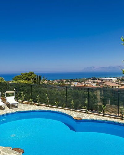 Villa Romy: Blauw, Water, Zwembad, Toevlucht, Buitenmeubels, Zee, Schaduw, Eco Hotel, Kust, Vrije Tijd