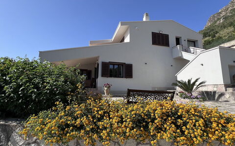 Villa Jamie: Woongebied, Huis, Huis, Landgoed, Hacienda, Oprit, Landscaping, Werf, Villa, Balkon