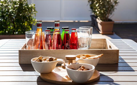 Kalimba: Voedsel, Tableware, Ingrediënt, Produceren, Fruit, Fles, Serveware, Drinkware