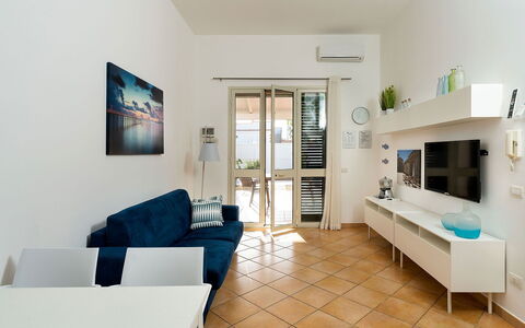Kalimba: Meubilair, Interieur Ontwerp, Flooring, Verdieping, Hout, Plafond, Bankstel, Kamer, Woonkamer, Appartement