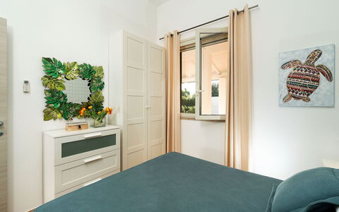 Kalimba: Meubilair, Interieur Ontwerp, Muur, Flooring, Hout, Verdieping, Slaapkamer, Kamer, Plafond, Bed