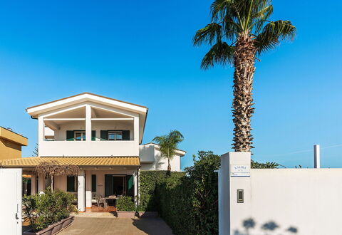 Kalimba: Gebouw, Woongebied, Facade, Huis, Architectuur, Huis, Landgoed, Schaduw, Voorstad