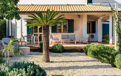 Stella Marina: Woongebied, Struik, Huis, Huis, Tuin, Schaduw, Landscaping, Landgoed, Eco Hotel