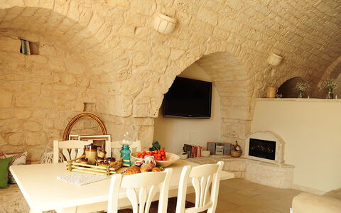 Masseria San Michele: Muur, Meubilair, Interieur Ontwerp, Flooring, Plafond, Verdieping, Kamer, Stoel, Woonkamer, Stenen Muur