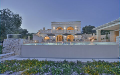 Masseria Ostuni: Architectuur, Landgoed, Zwembad, Hacienda, Kolom, Herenhuis, Villa,  Passage\, Binnenplaats, Karavanserai