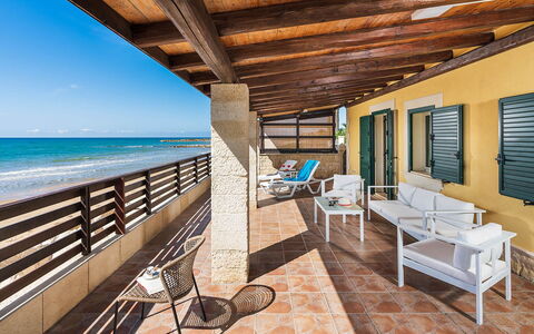 La Rosa dei Venti: Blauw, Zee, Oceaan, Buitenmeubels, Schaduw, Toevlucht, Kust, Strand, Stoel, Eco Hotel
