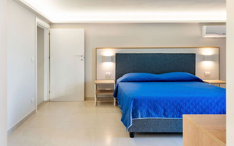 La Rosa dei Venti: Interieur Ontwerp, Flooring, Meubilair, Verdieping, Hout, Plafond, Slaapkamer, Kamer, Bed, Verlichting