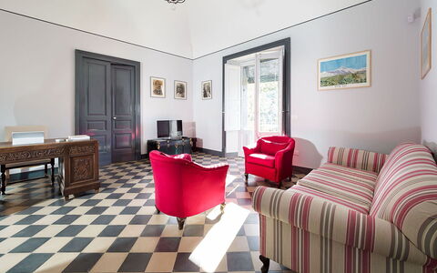 Villa Alcantara: Interieur Ontwerp, Meubilair, Flooring, Verdieping, Muur, Plafond, Kamer, Verlichting, Woonkamer, Huis