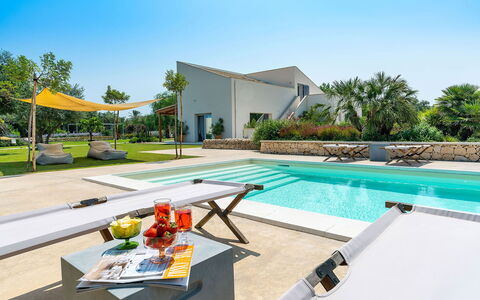 Villa Orangella: Zwembad, Toevlucht, Landgoed, Eco Hotel, Vrije Tijd, Landscaping, Hacienda, Schaduw, Villa, Tuin