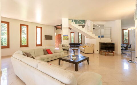 Villa Acquamarina: Interieur Ontwerp, Meubilair, Flooring, Bankstel, Verdieping, Woonkamer, Plafond, Hout, Kamer, Huis