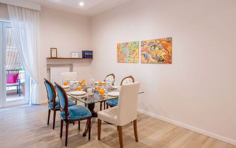 Apartment Bud: Meubilair, Interieur Ontwerp, Flooring, Hout, Verdieping, Tafel, Kamer, Stoel, Eetkamer, Keuken En Eettafel