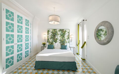 Villa Melissa: Meubilair, Muur, Interieur Ontwerp, Verdieping, Flooring, Slaapkamer, Appartement, Bed, Huis, Kussen Gooien