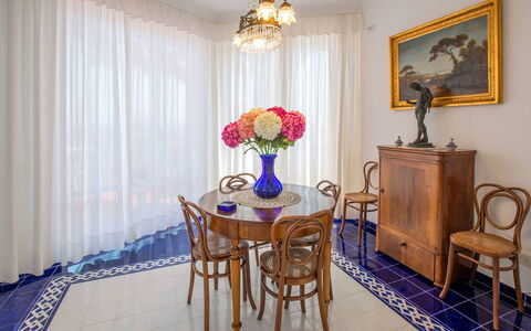 Villa Grazia: Flooring, Interieur Ontwerp, Verdieping, Meubilair, Kamer, Eetkamer, Plafond, Beits, Stoel