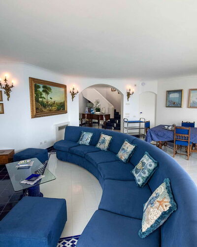 Villa Grazia: Meubilair, Interieur Ontwerp, Bankstel, Flooring, Verdieping, Tafel, Plafond, Woonkamer, Kamer, Verlichting