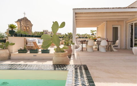 Sibilla: Appartement, Bloempot, Balkon, Kamerplant, Buitenmeubels, Binnenplaats, Hotel
