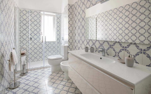 Apartment Amina: Flooring, Verdieping, Tegel, Interieur Ontwerp, Badkamer, Loodgieterswerkinrichting, Ontwerp