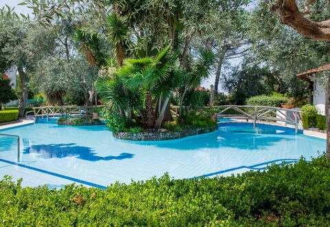 Apartment Amina: Zwembad, Toevlucht, Tuin, Eco Hotel, Hacienda, Schaduw, Landscaping, Hotel, Buitenmeubels, Reflecting Pool