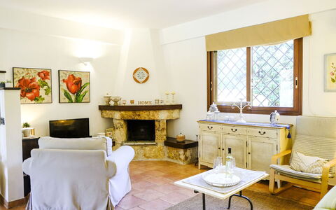 Villa Virna: Meubilair, Interieur Ontwerp, Flooring, Verdieping, Hout, Kamer, Plafond, Tafel, Verlichting, Woonkamer