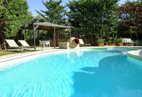 Villa Virna: Zwembad, Buitenmeubels, Toevlucht, Paraplu, Eco Hotel, Schaduw, Vrije Tijd, Thermae, Hacienda, Backyard