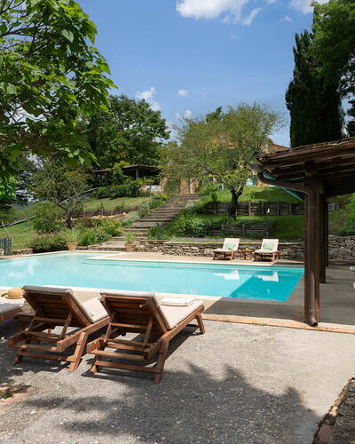 Villa la Foresta: Buitenmeubels, Landgoed, Hacienda, Schaduw, Tuin, Flagstone, Backyard, Binnenplaats, Villa, Zwembad