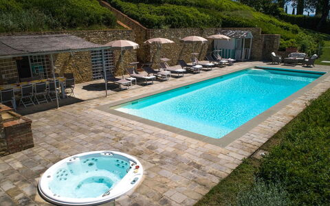 Villa Chianti: Zwembad, Buitenmeubels, Toevlucht, Paraplu, Vrije Tijd, Ligstoel, Eco Hotel, Tuin, Waterpartij, Flagstone