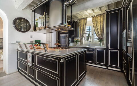 Villa Chianti: Interieur Ontwerp, Keuken, Flooring, Verlichting, Plafond, Countertop, Meubilair, Cabinetry, Lichte Inrichting, Kamer