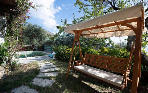 Villa Eva: Hout, Meubilair, Tuin, Schaduw, Buitenmeubels, Outdoor Structuur, Landscaping, Beits, Backyard