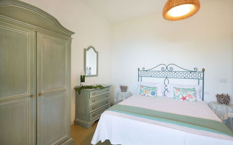 Villa Eva: Meubilair, Interieur Ontwerp, Slaapkamer, Bed, Kamer, Verdieping, Flooring, Verlichting, Bedding, Linens