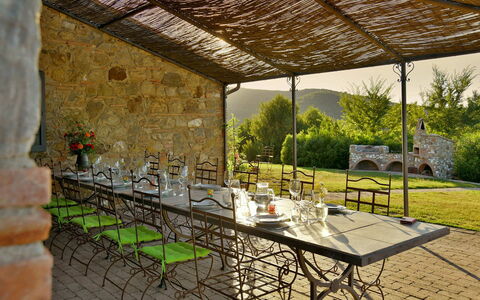 Villa Ghirlanda: Meubilair, Tafel, Keuken En Eettafel, Stoel, Buitenmeubels, Buitentafel, Tuin, Eco Hotel, Schaduw, Backyard