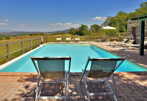Villa Ghirlanda: Zwembad, Buitenmeubels, Meubilair, Toevlucht, Eco Hotel, Stoel, Ligstoel, Schaduw, Villa, Thermae