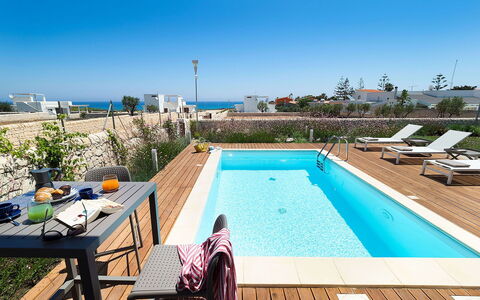 Villa Matilde: Zwembad, Toevlucht, Eco Hotel, Buitenmeubels, Hotel, Schaduw, Paraplu, Ontwerp, Villa, Stoel