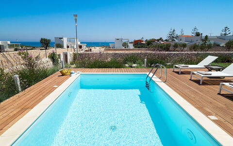 Villa Matilde: Zwembad, Toevlucht, Samengesteld Materiaal, Eco Hotel, Buitenmeubels, Hotel, Schaduw, Ligstoel, Villa