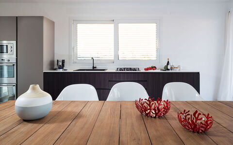 Villa Matilde: Meubilair, Interieur Ontwerp, Flooring, Tafel, Verdieping, Hout, Tableware, Keuken En Eettafel, Keuken, Huis