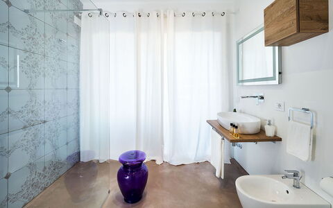 Villa Matilde: Interieur Ontwerp, Muur, Flooring, Loodgieterswerkinrichting, Verdieping, Badkamer, Verlichting, Loodgieter, Huis, Kraan