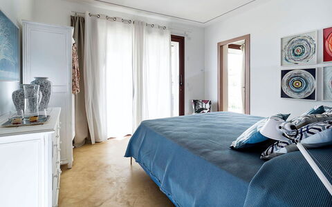 Villa Federica: Meubilair, Interieur Ontwerp, Bed, Slaapkamer, Muur, Flooring, Bedding, Laken, Verdieping, Hout