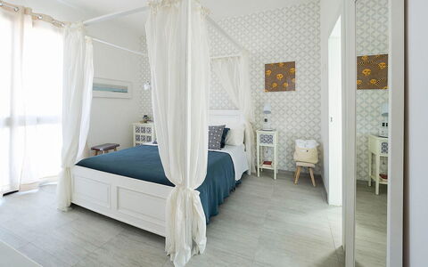 Rosemary: Meubilair, Interieur Ontwerp, Verdieping, Bed, Flooring, Slaapkamer, Hout, Kamer, Plafond, Huis