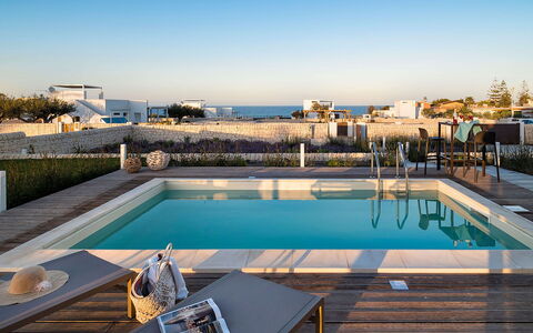 Villa Orietta: Zwembad, Toevlucht, Buitenmeubels, Samengesteld Materiaal, Eco Hotel, Ligstoel, Schaduw, Stoel, Villa, Hotel