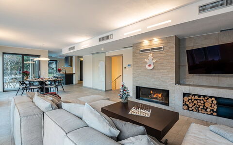 Villa Perla: Meubilair, Interieur Ontwerp, Flooring, Bankstel, Hout, Plafond, Woonkamer, Verdieping, Tafel, Stoel