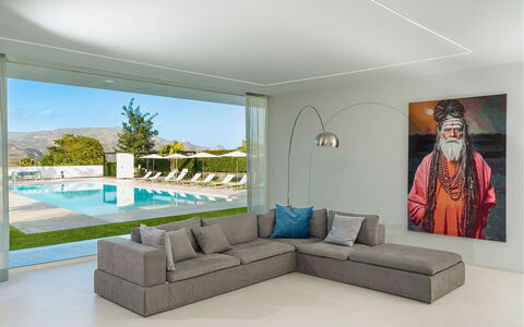 Villa Inga: Meubilair, Flooring, Verdieping, Interieur Ontwerp, Bankstel, Woonkamer, Tafel, Huis, Koffietafel