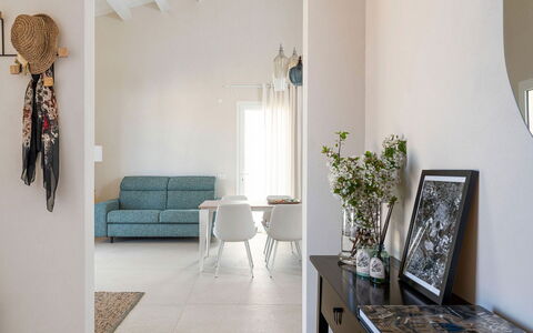 Villa Bruna: Meubilair, Interieur Ontwerp, Flooring, Muur, Verdieping, Hout, Kamer, Verlichting, Woonkamer, Huis