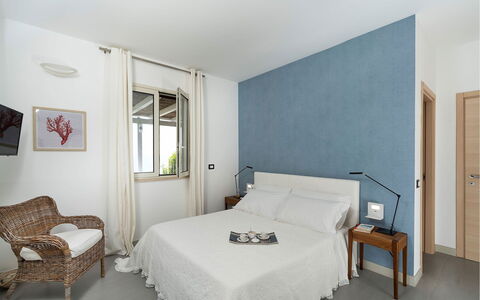 Villa Sea Star: Meubilair, Muur, Interieur Ontwerp, Slaapkamer, Hout, Verdieping, Bed, Flooring, Textiel, Plafond