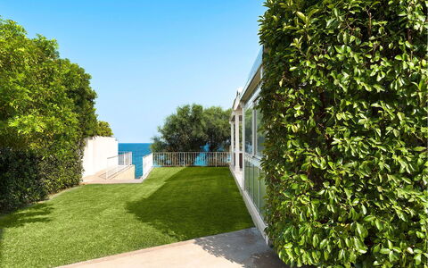Villa Sea Star: Struik, Tuin, Schaduw, Haag, Gazon, Landscaping, Werf, Landgoed, Hek, Villa